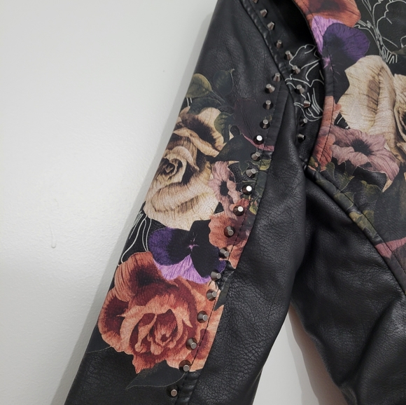 Blank NYC Love and Leave Faux Leather Jacket with Floral Print XS - Picture 11 of 15